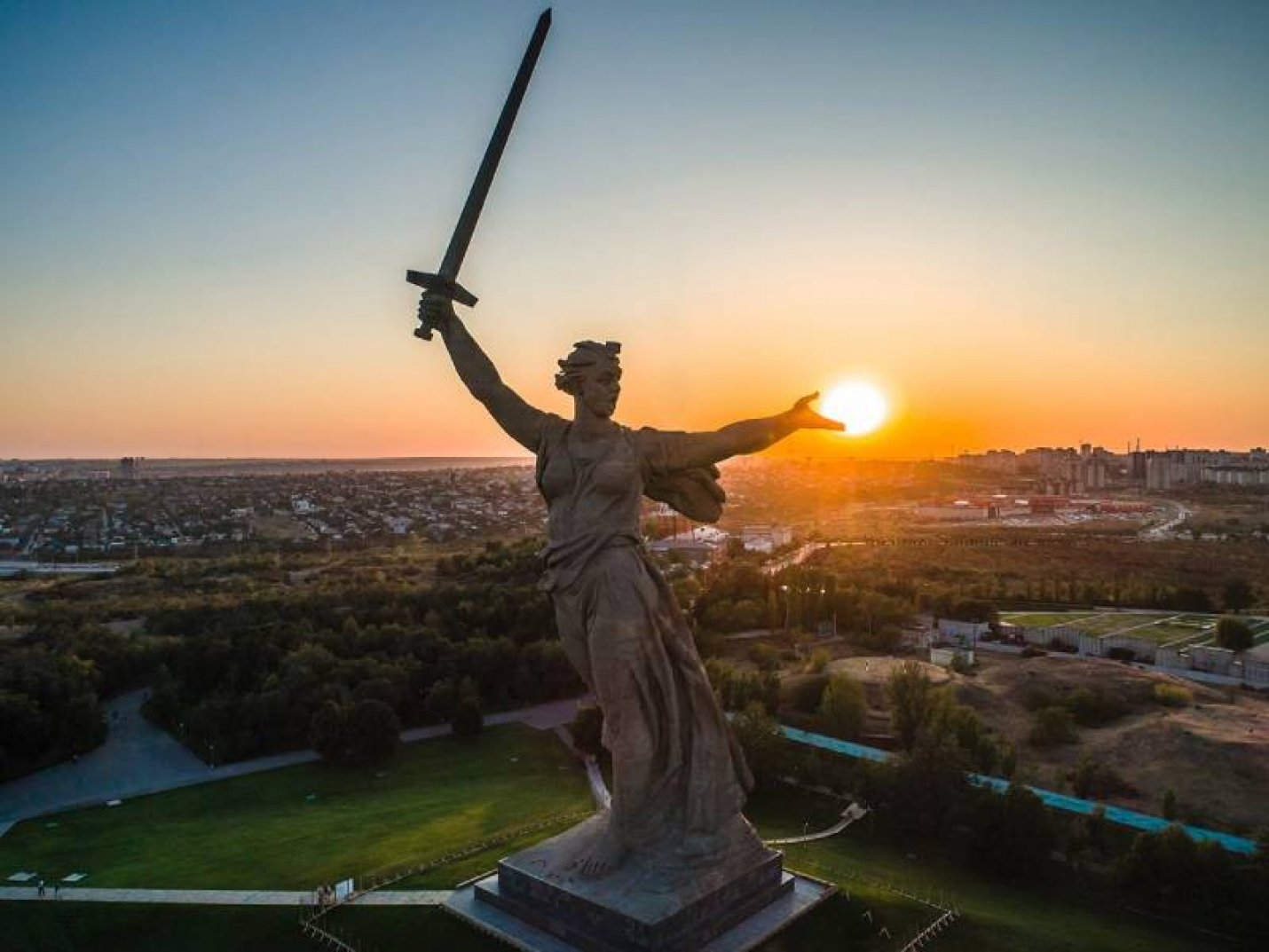 Жители Волгограда раскритиковали вид Родины-матери после реставрации