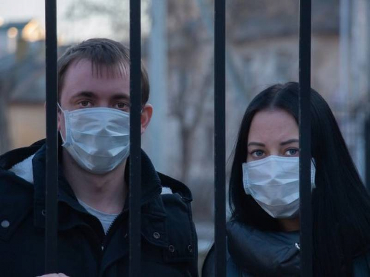 На 15 тысяч рублей оштрафовали волгоградку за прогулку по ТЦ без маски