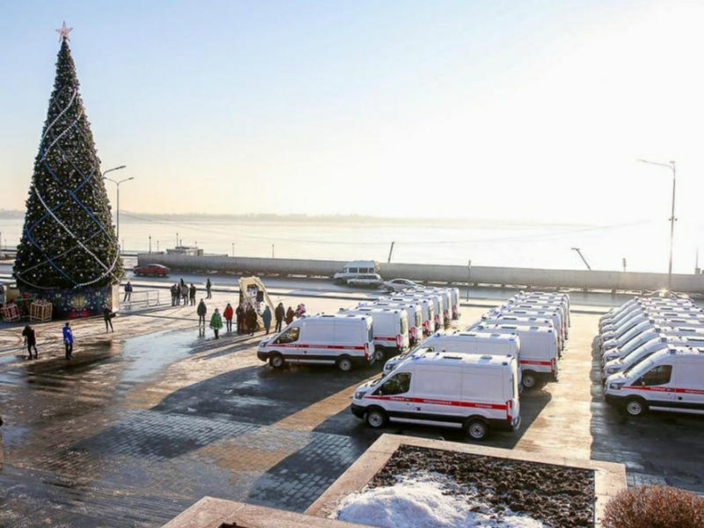 Врачи Волгоградской области получили 90 новых машин скорой помощи